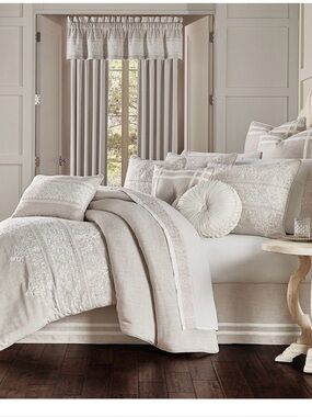 Elegant J Queen Neutral bed skirt Taupe/Cream